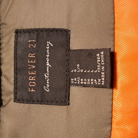 🪖Forever21 Size L army green bomber style woman's jacket with pocke - Picture 3 of 9